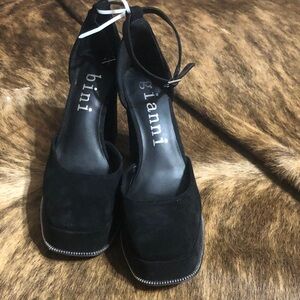 Gianni Bini black velvety heels in 8M. NWT